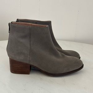Seychelles Floodplain Gray Suede Leather Ankle Boots 7.5